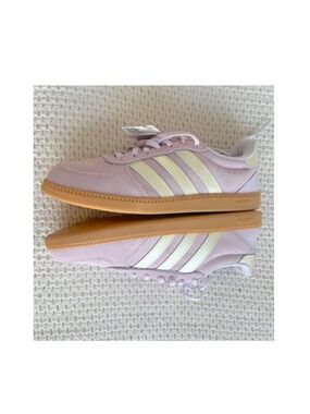 NEW Adidas Breaknet Sneakers with white stripes Women’s Size 7.5